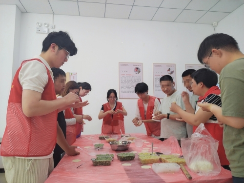 正规赌足球官网联合高校：同心包饺子 赋能